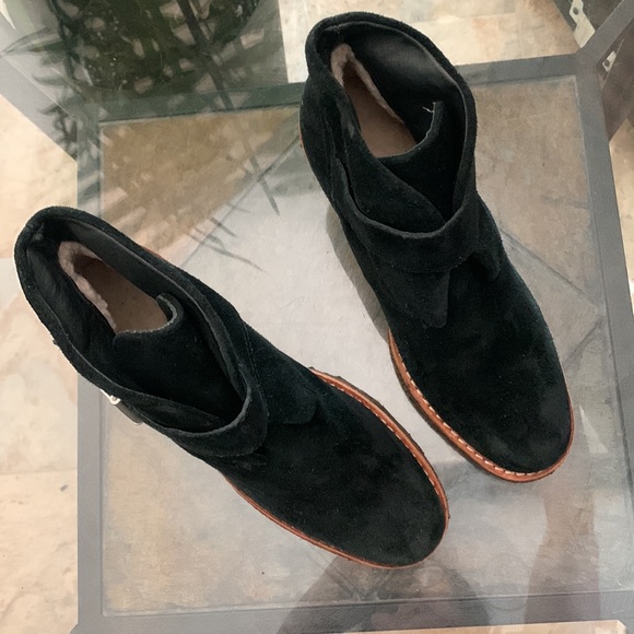 UGG Brienne Booties - S/N 3212 - Picture 2 of 12